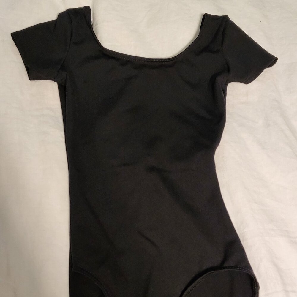 CAPEZIO KIDS dance bodysuit, size XS black + with MONDOR beige footless tights.